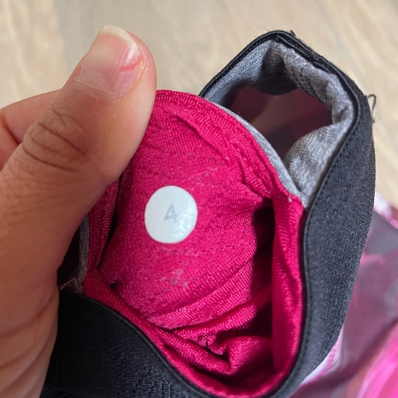 Lululemon EUC size 4 shorts pink/maroon w/pockets - Picture 4 of 6